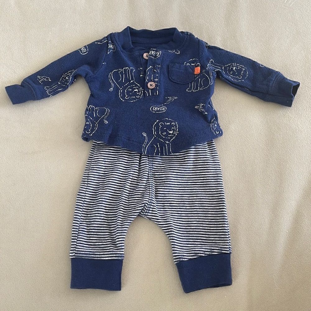 Carter’s newborn set blue 